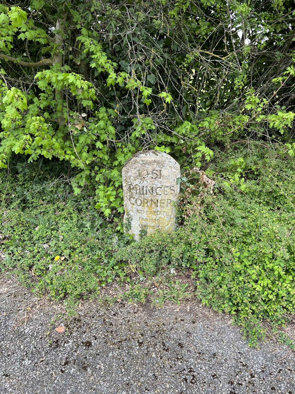 Milestone on the A6 outside the village of Streatley
