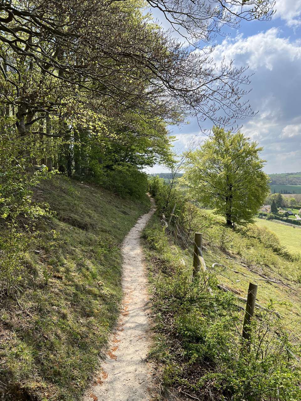 Perimeter path around Sharpenhoe Clappers